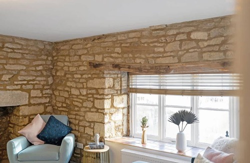 Cirencester Apartment | Historic flat Cotswolds 2BD Walk in Shower Central