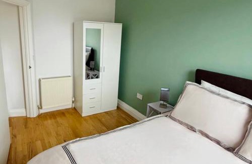 Cambridge Apartment | Holcroft