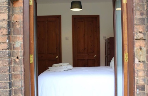 Ravenshead House | Holly Lodge