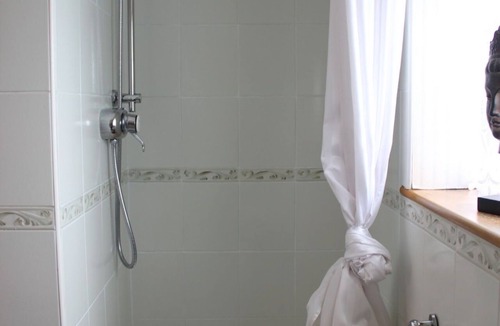 Ravenshead House | Holly Lodge