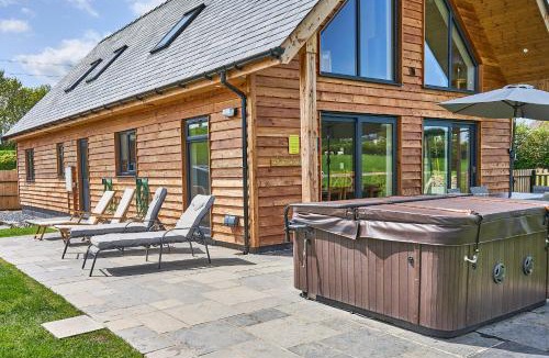 Kingswood House | Holly Lodge