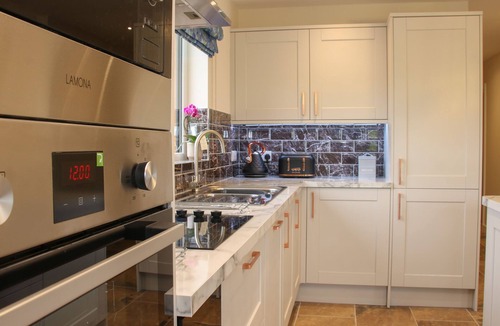 Kingswood Cottage | Holly Lodge