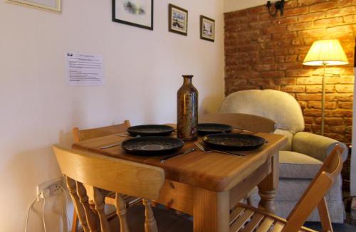 Docking House | Hollyhocks Cottage