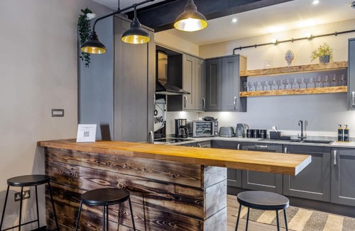Exeter Apartment | Holy Place 42