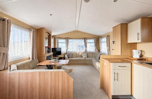 Leysdown-on-Sea House | Homely 8 Berth Caravan At Harts Holiday Park In Kent Ref 74018B