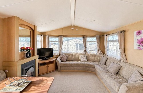 Leysdown-on-Sea House | Homely 8 Berth Caravan At Harts Holiday Park In Kent Ref 74018B