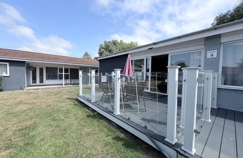 Oulton Broad Ski Chalet | Homely chalet on a Brilliant holiday park in Lowestoft ref 12004B