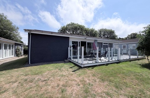 Oulton Broad Ski Chalet | Homely chalet on a Brilliant holiday park in Lowestoft ref 12004B