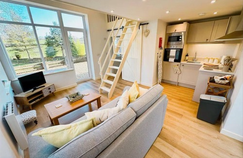 Kingswood Cottage | Honey Bee Cottage, Tiny House, Welshpool