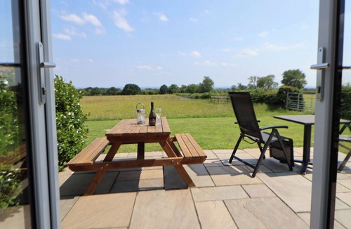 Hope Cottage | HONEYPOT HIDEAWAYS - ACACIA, romantic in Higher Kinnerton, Chester