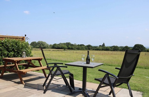 Hope Cottage | HONEYPOT HIDEAWAYS - ACACIA, romantic in Higher Kinnerton, Chester