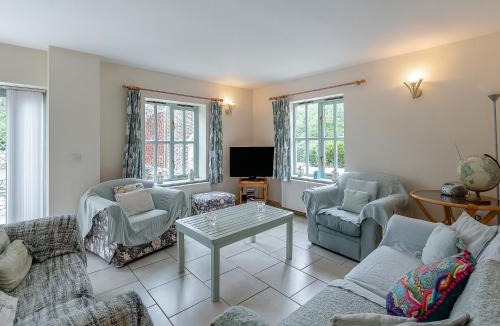 Oasby House | Honeysuckle Cottage
