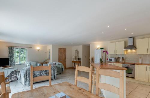 Oasby House | Honeysuckle Cottage