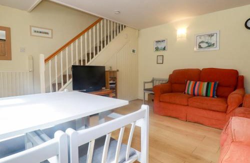 Gorran Haven House | Honeysuckle