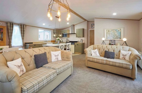 Allerthorpe Ski Chalet | Host & Stay | BEL15 The White Rose Lodge