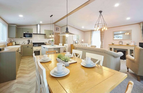 Allerthorpe Ski Chalet | Host & Stay | BEL15 The White Rose Lodge
