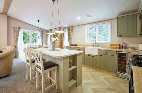 Allerthorpe Ski Chalet | Host & Stay | BEL15 The White Rose Lodge