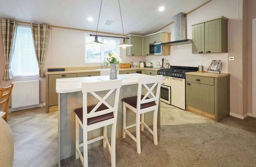 Allerthorpe Ski Chalet | Host & Stay | BEL15 The White Rose Lodge