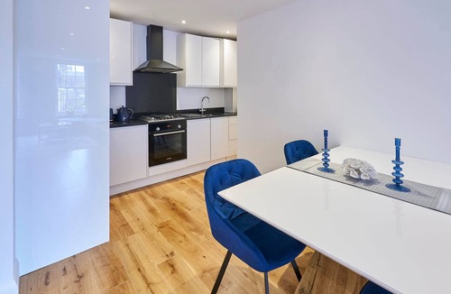 Eton Apartment | Host Stay Eton House
