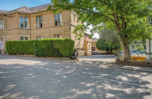 Malvern Apartment | Host & Stay Flat 1 Club Chambers