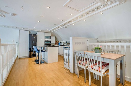 Malvern Apartment | Host & Stay | Flat 1 Club Chambers