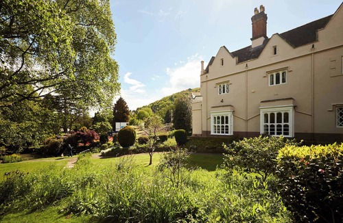 Malvern Apartment | Host & Stay | Flat 2 Club Chambers