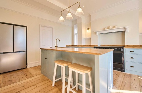 Lowestoft House | Host & Stay - Lavengro