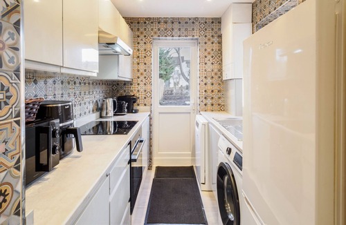 Wainscot House | Host & Stay | Roach Street