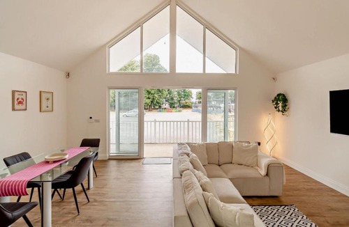 Great Yarmouth Apartment | Host & Stay - Robin Lodge