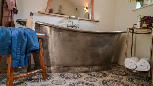 Aller Apartment | Host & Stay - Tin Bath