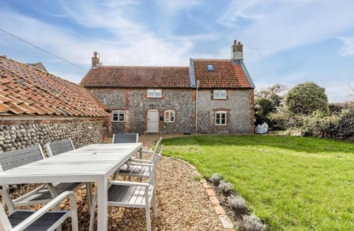 Salthouse Cottage | Host & Stay | White End