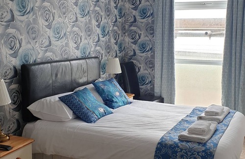Bispham Bed & Breakfast | Hotel 242