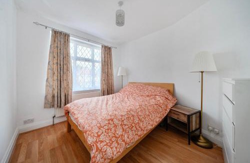 Hounslow Central House | Hounslow Hideaway Cottage