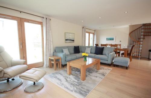 Talland House | House 10