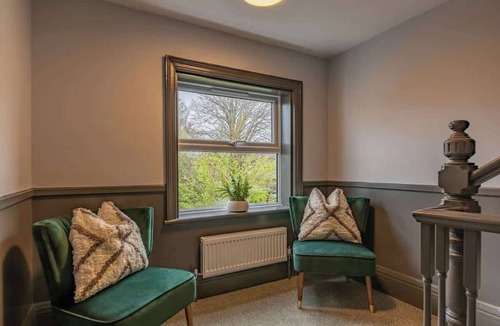 Bognor Regis House | Huge Luxury 6-BR House with Off-Road Parking