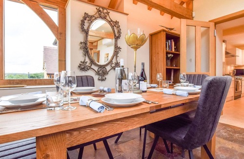 Minchinhampton House | Hyde Tyning Cottage - sleeps 6 guests in 3 bedrooms