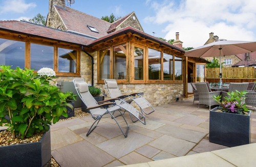 Minchinhampton House | Hyde Tyning Cottage - sleeps 6 guests in 3 bedrooms