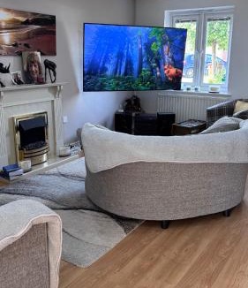 Wigan House | Hydro Spa Pool, Dbl Bedrm & Private Bathrm - Part private shared lived-in home