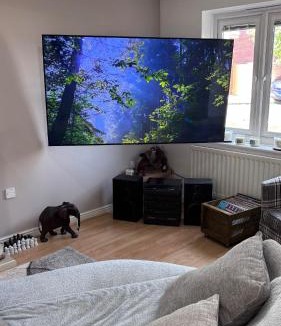 Wigan House | Hydro Spa Pool, Dbl Bedrm & Private Bathrm - Part private shared lived-in home
