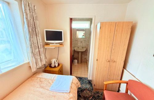Beeston House | Hylands Hotel Single Ensuite Room with Free Parking