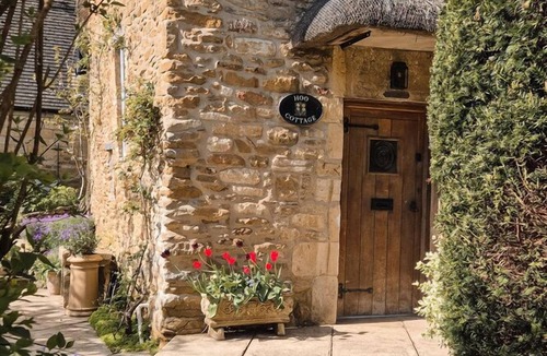 Chipping Campden House | Iconic Thatched Cottage, Iconic 17th Century Thatched Cottage