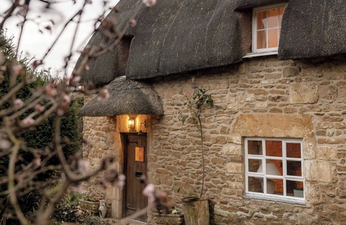 Chipping Campden House | Iconic Thatched Cottage, Iconic 17th Century Thatched Cottage
