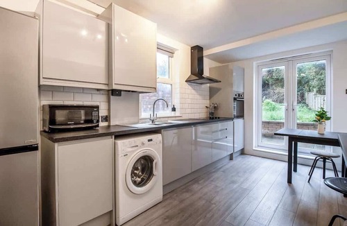 Northampton House | Ideal for Contractors | Free Wi-Fi | Sleeps 7!