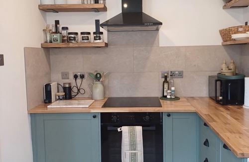 Chapeltown Cottage | Ideal for small groups - Thorner/Leeds 3 Bed cottage - with fantastic views