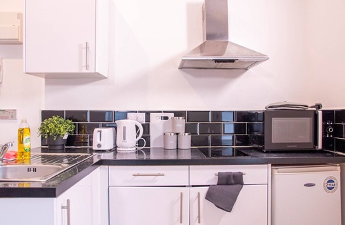 Leeds Apartment | Ideal for Work Trips Near Kirkstall