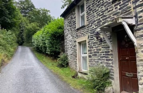 Corris Cottage | Idyllic cottage by the River