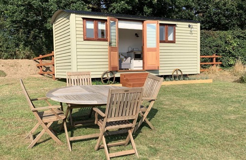 Foxley Cabin | Idyllic rural Shepherds Hut in private wildflower meadow.