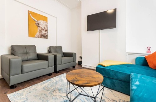 Bootle House | Immaculate 4-Bed House Near Anfield and Goodison