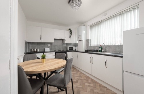 Clayton House | Immaculate 3bd home - COOP - Etihad - Pool Table
