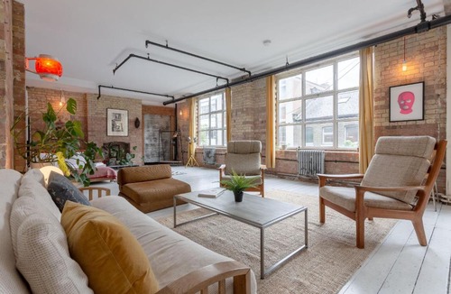 Victoria Apartment | Industrial Open Plan Studio in Hackney